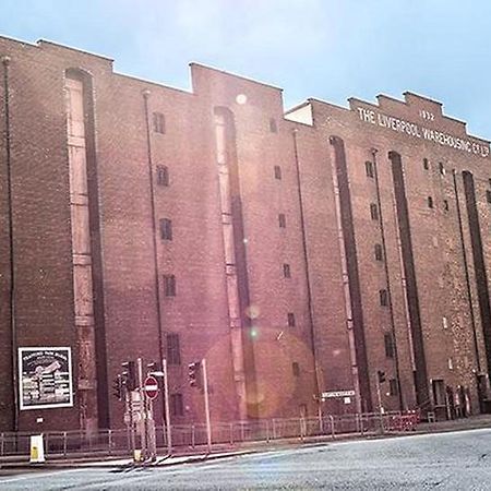 Victoria Warehouse Hotel Салфорд Екстериор снимка