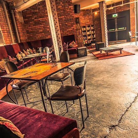 Victoria Warehouse Hotel Салфорд Екстериор снимка