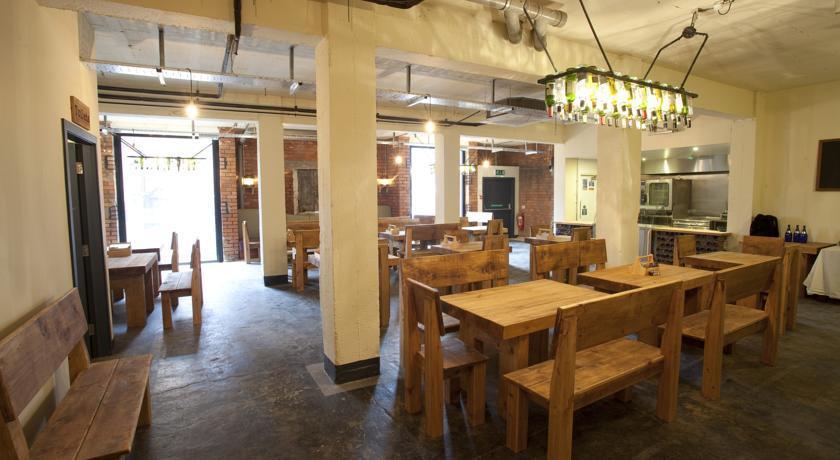 Victoria Warehouse Hotel Салфорд Екстериор снимка