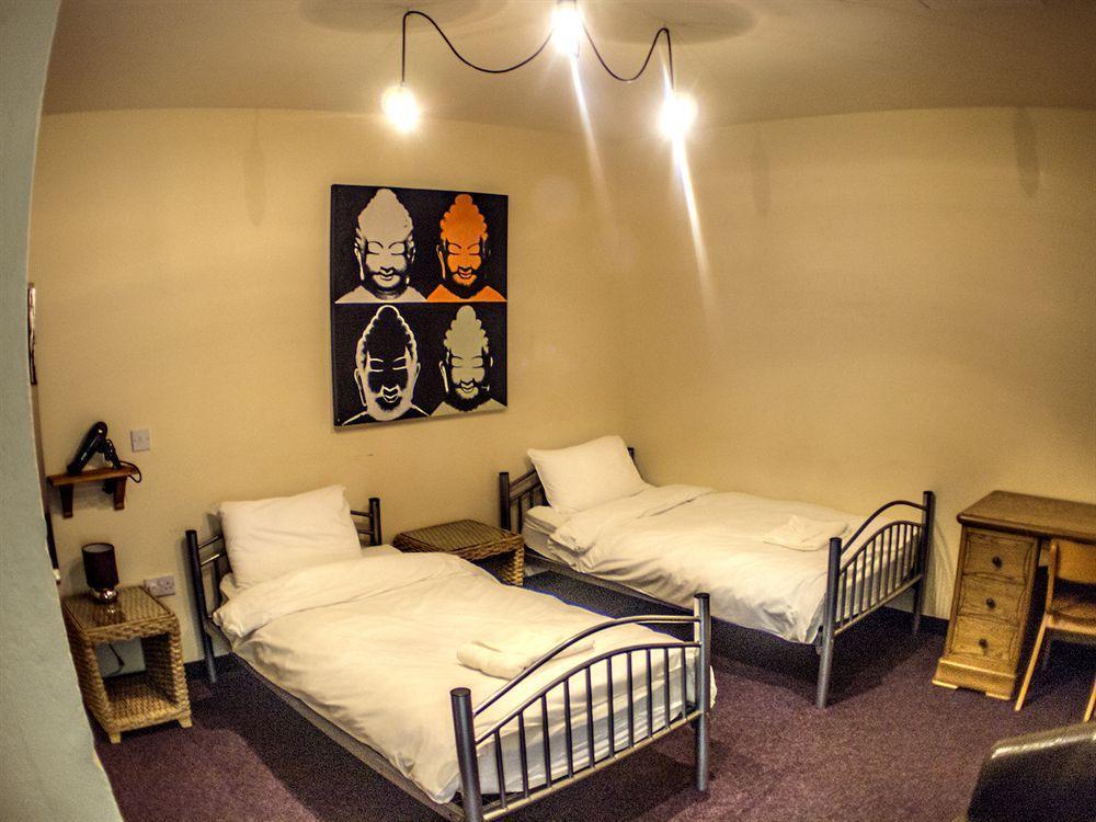 Victoria Warehouse Hotel Салфорд Екстериор снимка