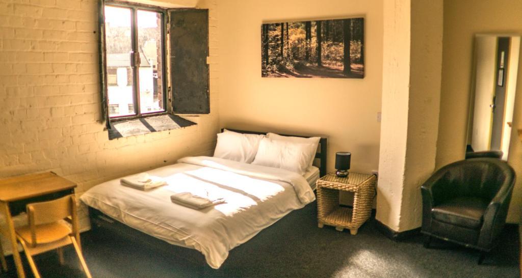 Victoria Warehouse Hotel Салфорд Екстериор снимка