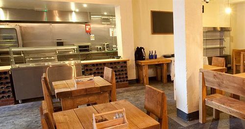 Victoria Warehouse Hotel Салфорд Екстериор снимка