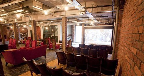 Victoria Warehouse Hotel Салфорд Екстериор снимка